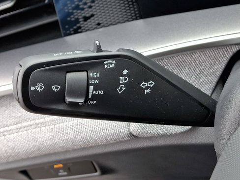 Used 2025 Volkswagen Tiguan S image 21