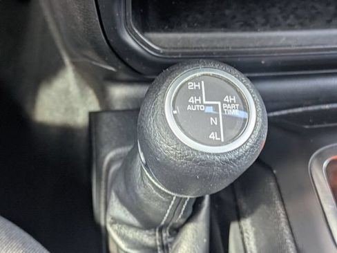 Used 2024 Jeep Wrangler Unlimited Sahara AWD/4WD image 27