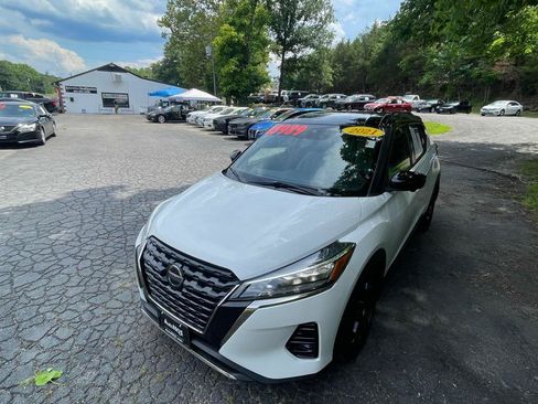 Used 2021 Nissan Kicks SR w/ SR Premium Package FWD image 15