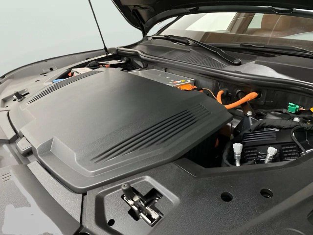 Used 2024 Audi Q8 e-tron Premium Plus w/ Premium Plus Package AWD/4WD image 91