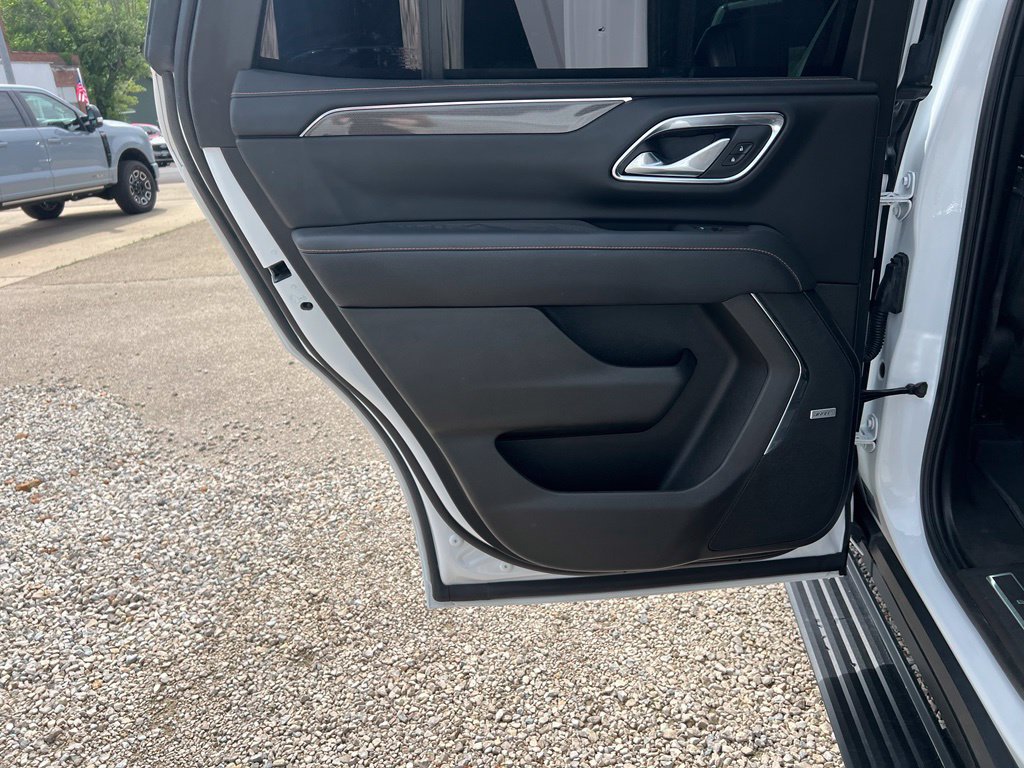 Used 2023 GMC Yukon AT4 w/ AT4 Premium Package AWD/4WD image 16