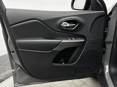 Used 2022 Jeep Cherokee Latitude Lux w/ Sun & Sound Group image 8