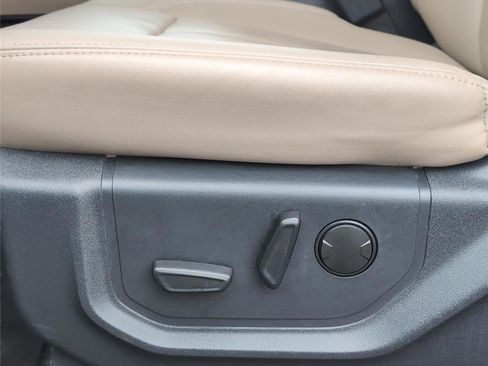 Used 2024 Ford Expedition Max XLT image 19