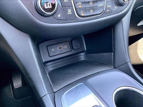 Used 2019 Chevrolet Equinox LT image 26