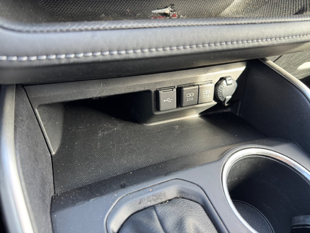 Used 2020 Toyota Highlander XLE AWD/4WD image 24