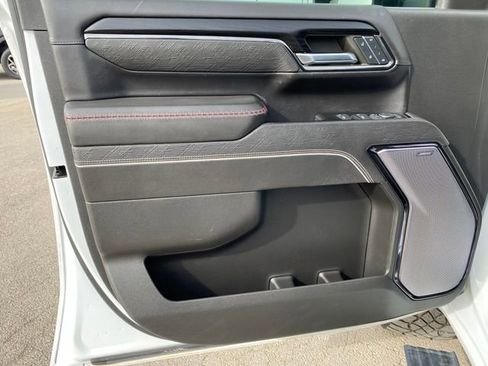 Used 2024 GMC Sierra 2500 AT4X image 10