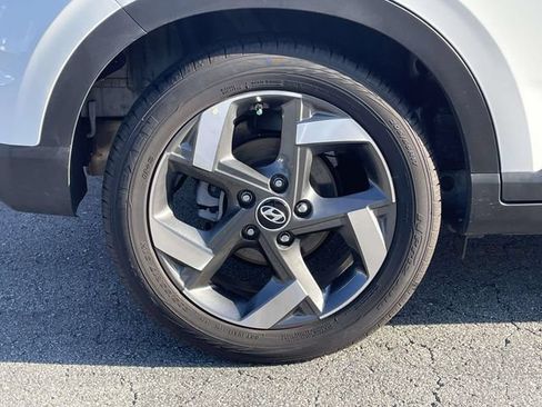 Certified 2025 Hyundai Venue SEL FWD image 9