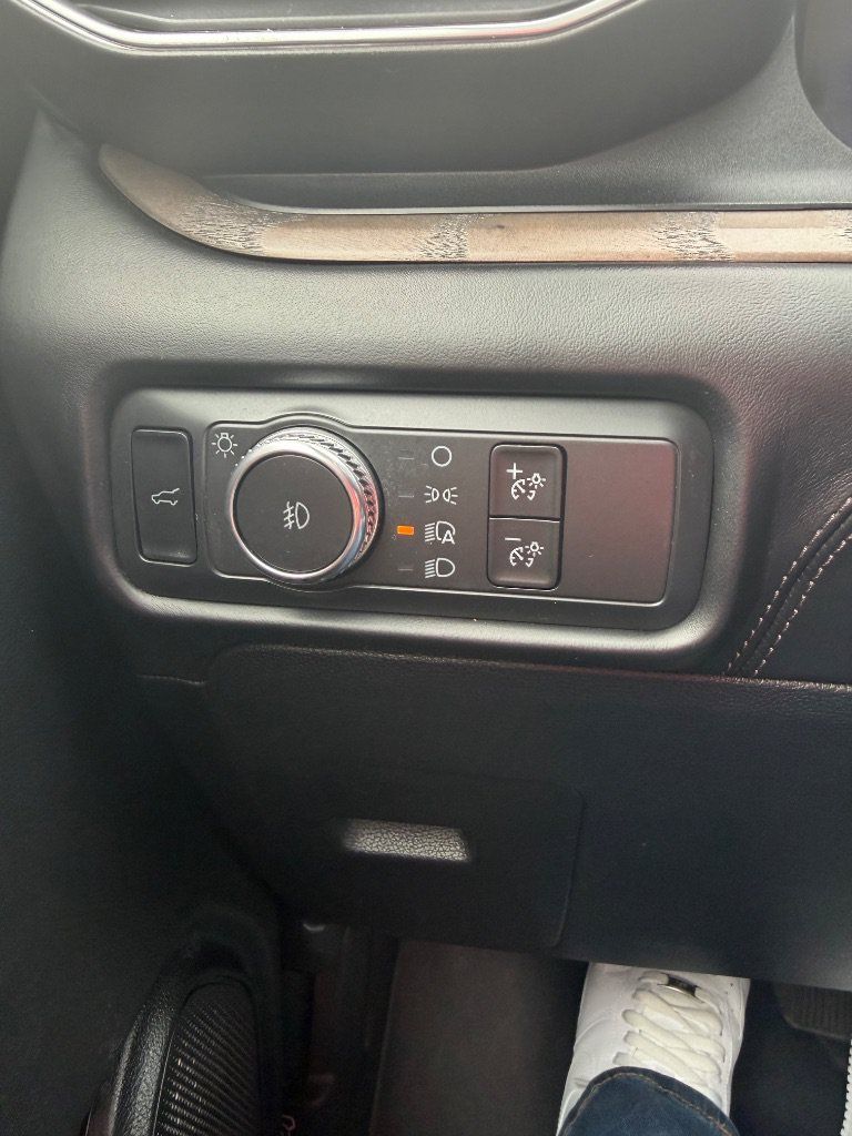 Used 2020 Ford Explorer Platinum w/ Premium Technology Package AWD/4WD image 19