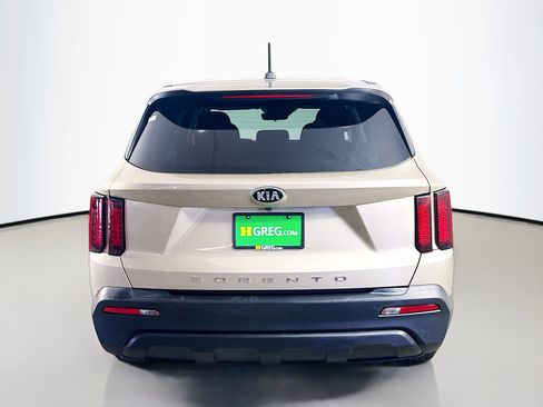Used 2021 Kia Sorento LX image 8