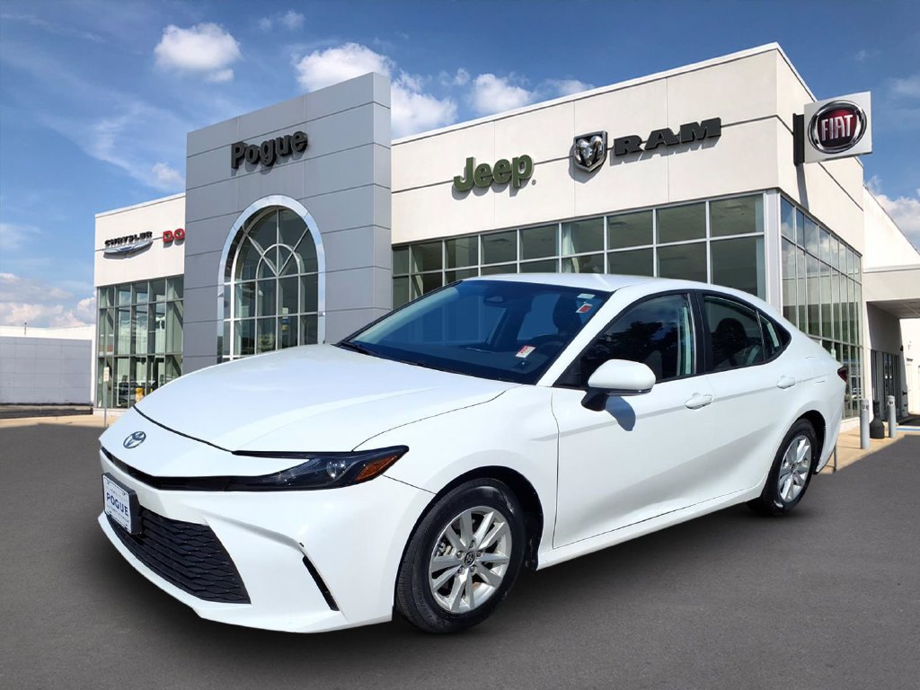Used 2025 Toyota Camry LE FWD image 6