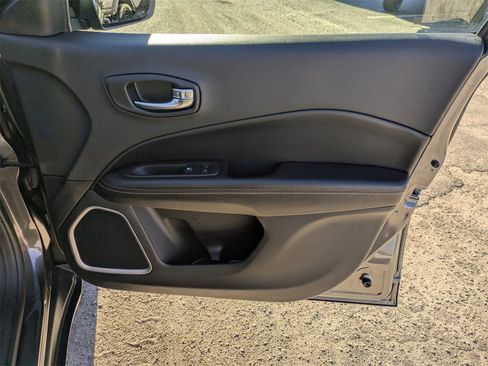 Used 2021 Jeep Compass Sport image 21