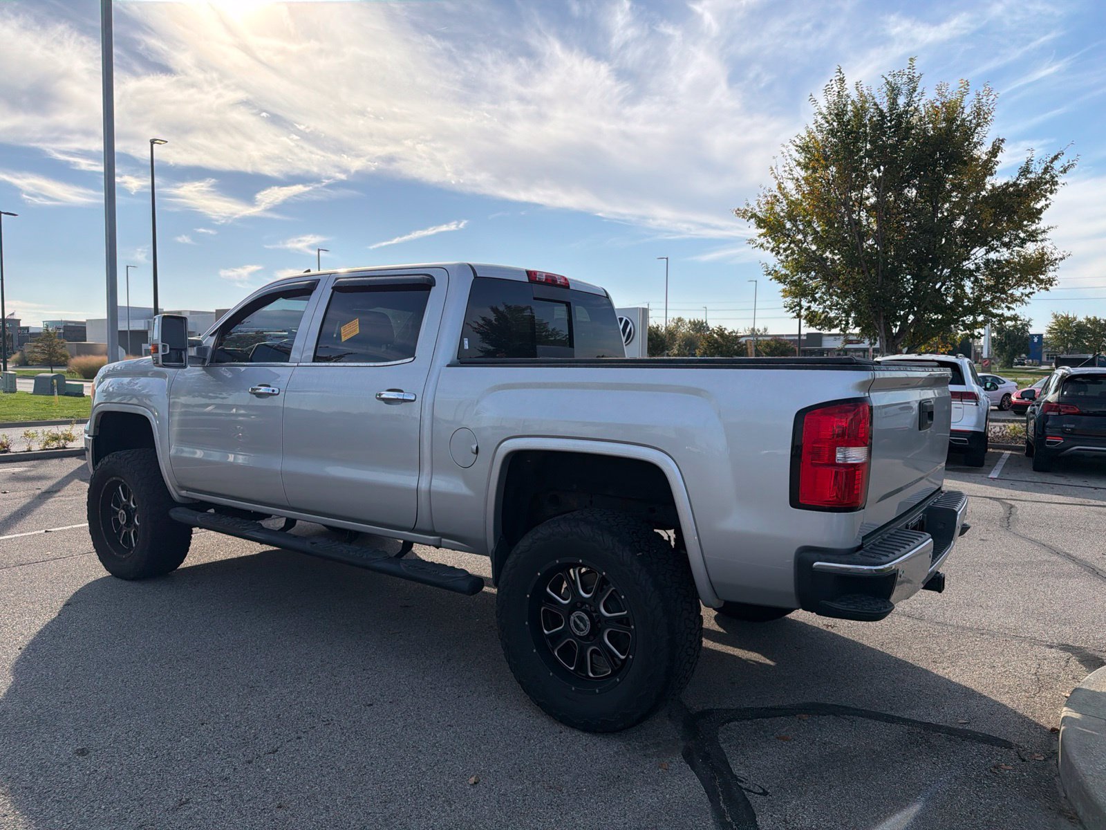 Used 2015 GMC Sierra 1500 SLT w/ SLT Crew Cab Value Package AWD/4WD image 10