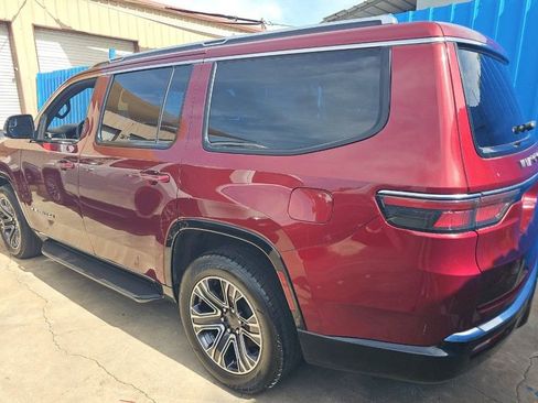 Used 2024 Jeep Wagoneer Series II w/ Flexible Seating Group RWD image 3
