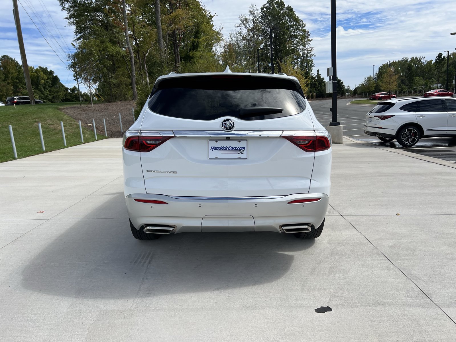 Used 2023 Buick Enclave Essence w/ Experience Buick Package FWD image 7