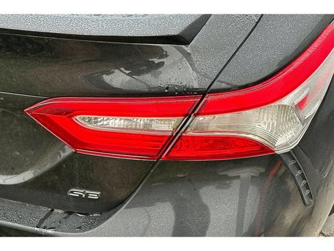 Used 2019 Toyota Camry SE FWD image 7