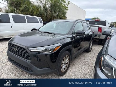 Used 2022 Toyota Corolla Cross LE w/ Moonroof Package FWD image 1