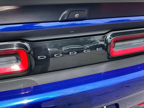 Used 2022 Dodge Challenger SRT Hellcat w/ SRT Black Package RWD image 23