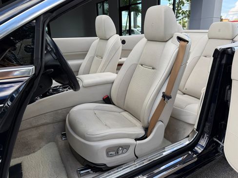 Used 2016 Rolls-Royce Dawn image 31