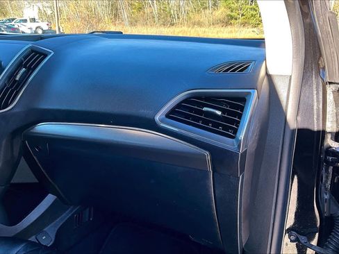 Used 2023 Ford Edge Titanium image 18