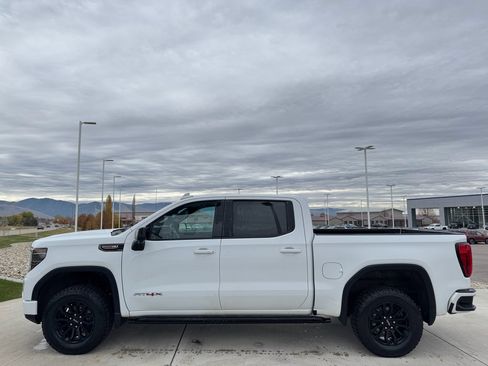 Used 2022 GMC Sierra 1500 AT4X image 2