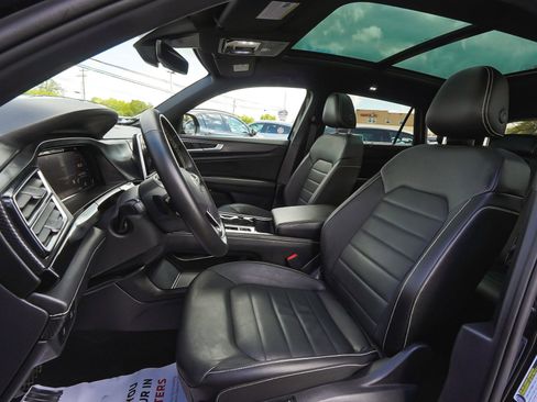 Used 2025 Volkswagen Atlas Cross Sport SEL AWD/4WD image 31