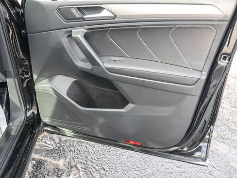 Certified 2024 Volkswagen Tiguan SE image 38