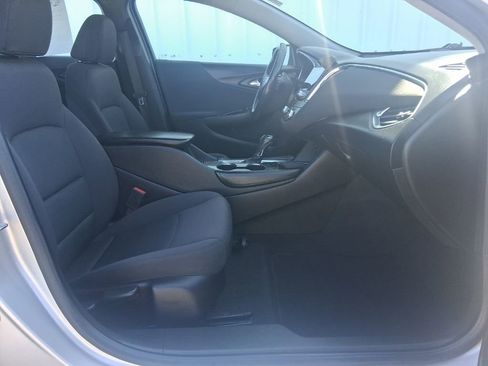 Used 2017 Chevrolet Malibu LT image 14