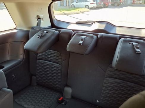 Used 2022 Nissan Pathfinder SV w/ SV Premium Package image 7