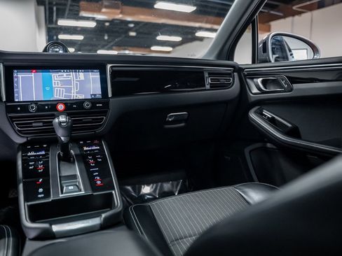 Used 2023 Porsche Macan T image 40