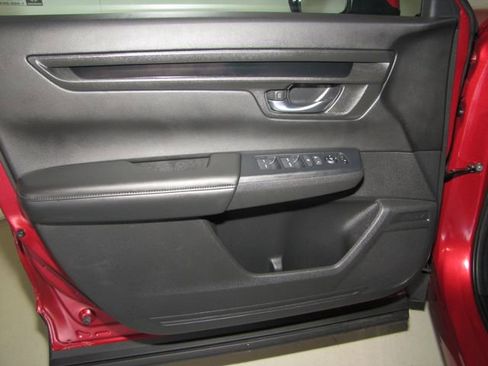 Certified 2025 Honda CR-V EX image 9