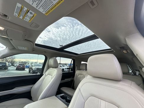 Used 2023 Ford Expedition Limited image 22