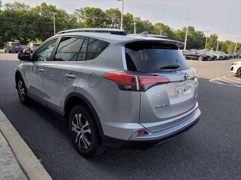 Used 2016 Toyota RAV4 LE AWD/4WD image 9