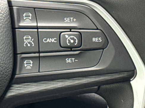 New 2026 Jeep Grand Cherokee L 2WD image 21