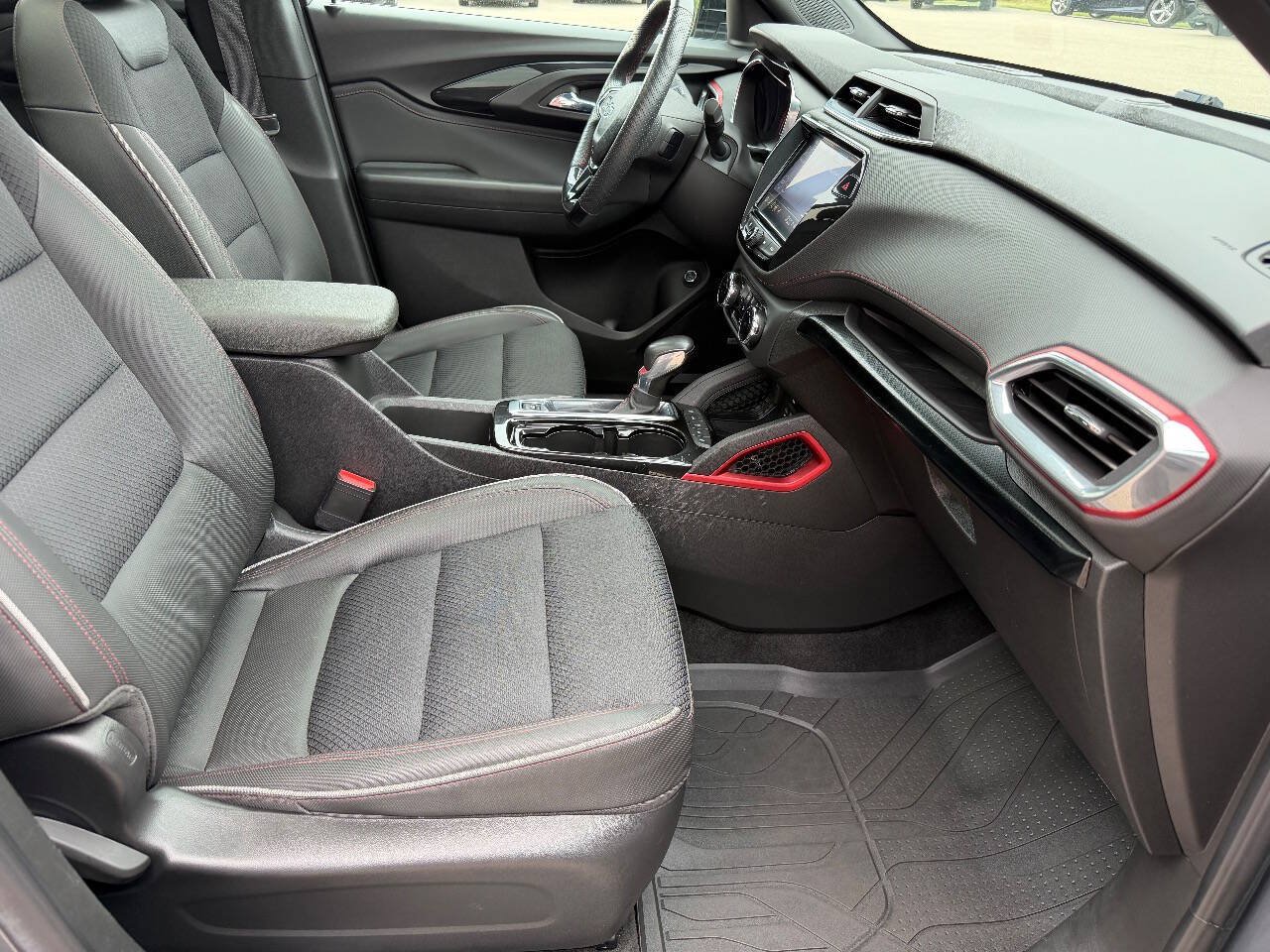 Used 2022 Chevrolet TrailBlazer RS w/ Sun and Liftgate Package FWD image 21