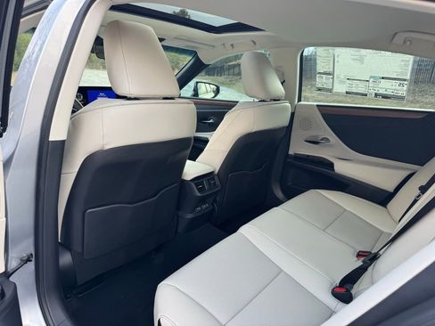 New 2025 Lexus ES 350 w/ Premium Package image 23
