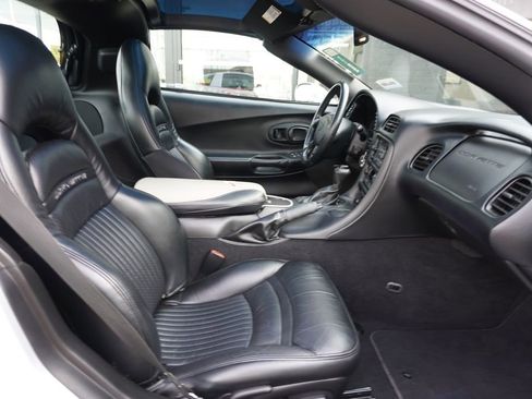 Used 2003 Chevrolet Corvette Coupe w/ Preferred Equipment Group image 8