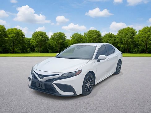 Used 2023 Toyota Camry SE FWD image 3