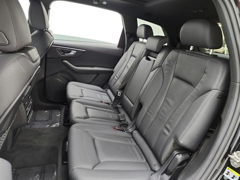 Used 2023 Audi Q7 2.0T Premium w/ Convenience Package AWD/4WD image 15