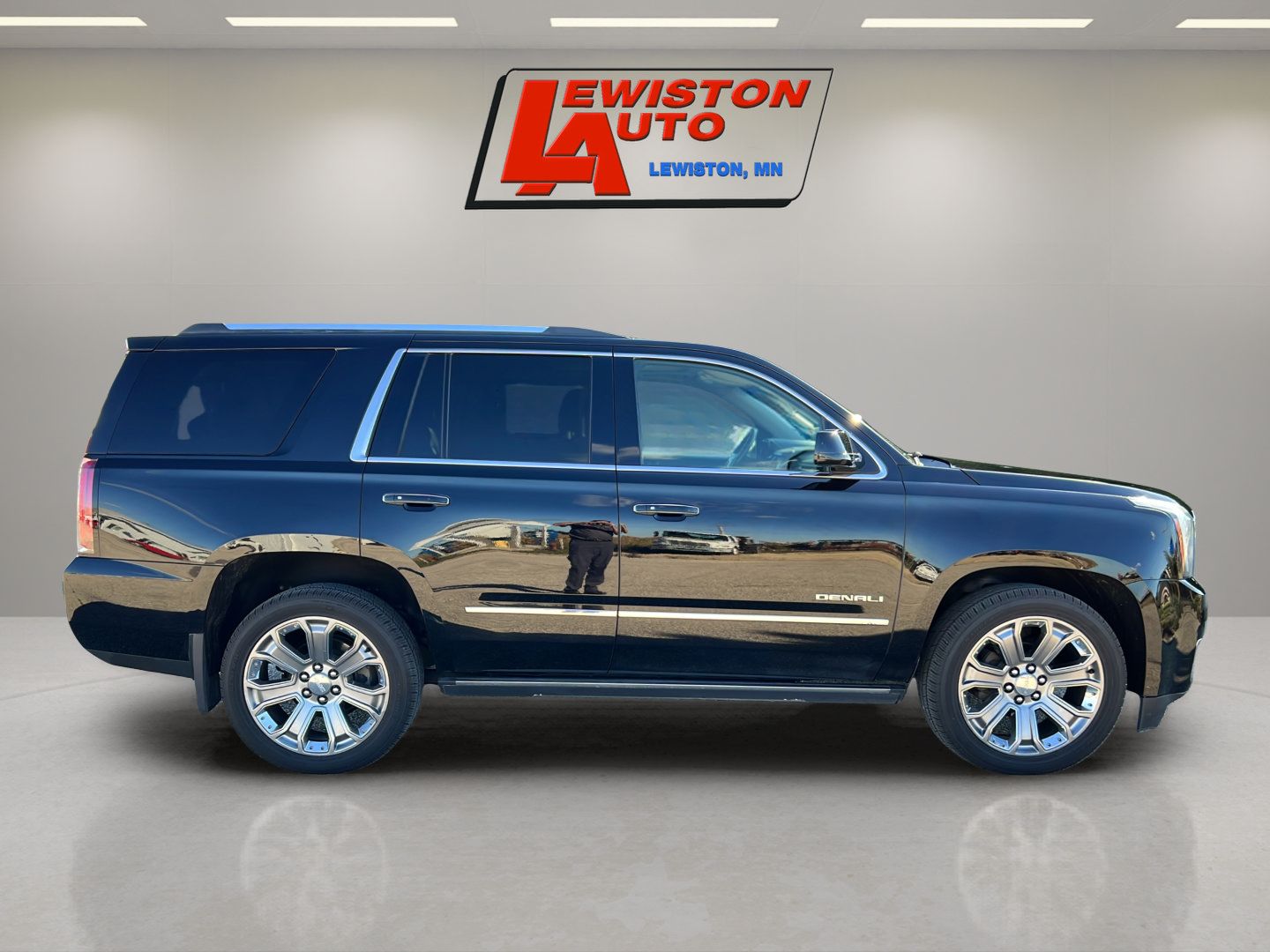 Certified 2015 GMC Yukon Denali w/ Premium Package AWD/4WD image 13