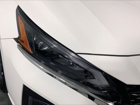 Used 2025 Nissan Altima 2.5 SV FWD image 26