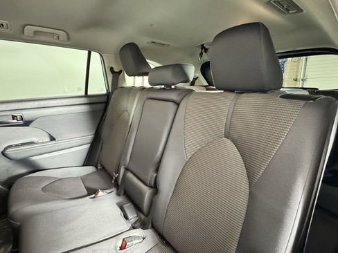 Used 2023 Toyota Highlander LE FWD image 28