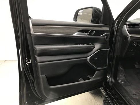 Used 2024 Jeep Wagoneer L Series II w/ Flexible Seating Group image 7