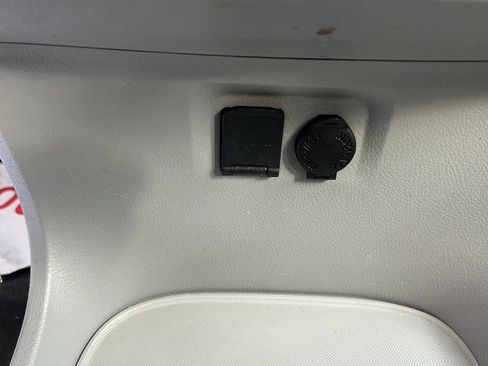 Used 2017 Toyota Sienna XLE Premium image 32