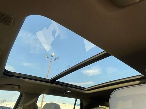 Certified 2023 GMC Yukon XL SLT image 19