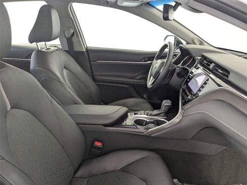 Used 2018 Toyota Camry XSE FWD image 31