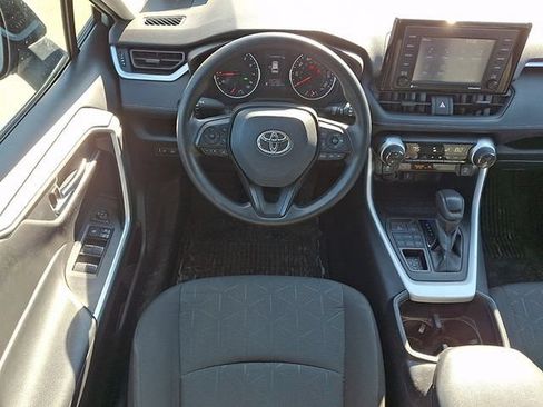 Used 2022 Toyota RAV4 XLE AWD/4WD image 10