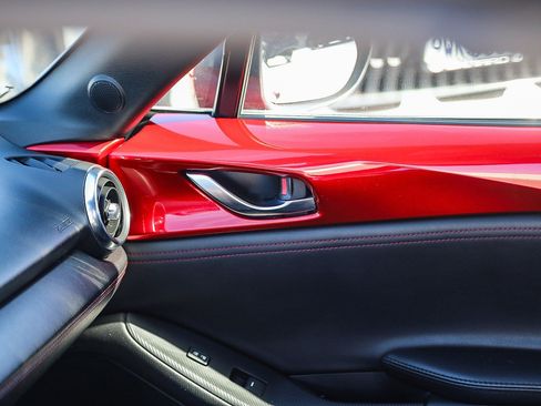 Used 2017 MAZDA MX-5 Miata Grand Touring RWD image 19