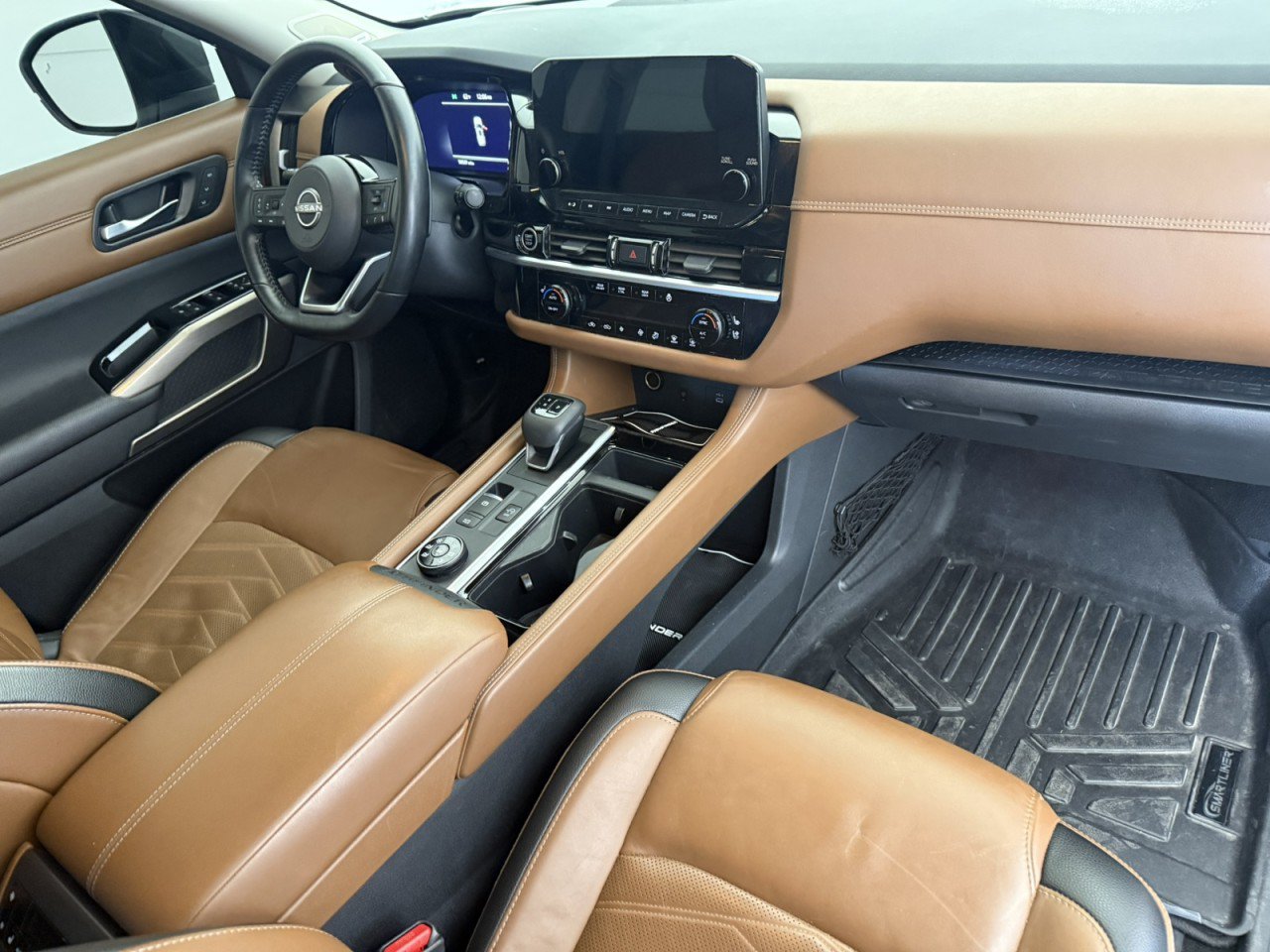 Used 2023 Nissan Pathfinder Platinum AWD/4WD image 11