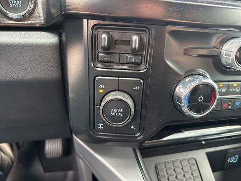 New 2026 Ford F250 Lariat w/ Black Appearance Package image 32