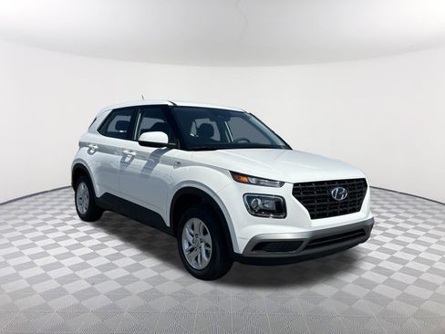 New 2025 Hyundai Venue SE image 3